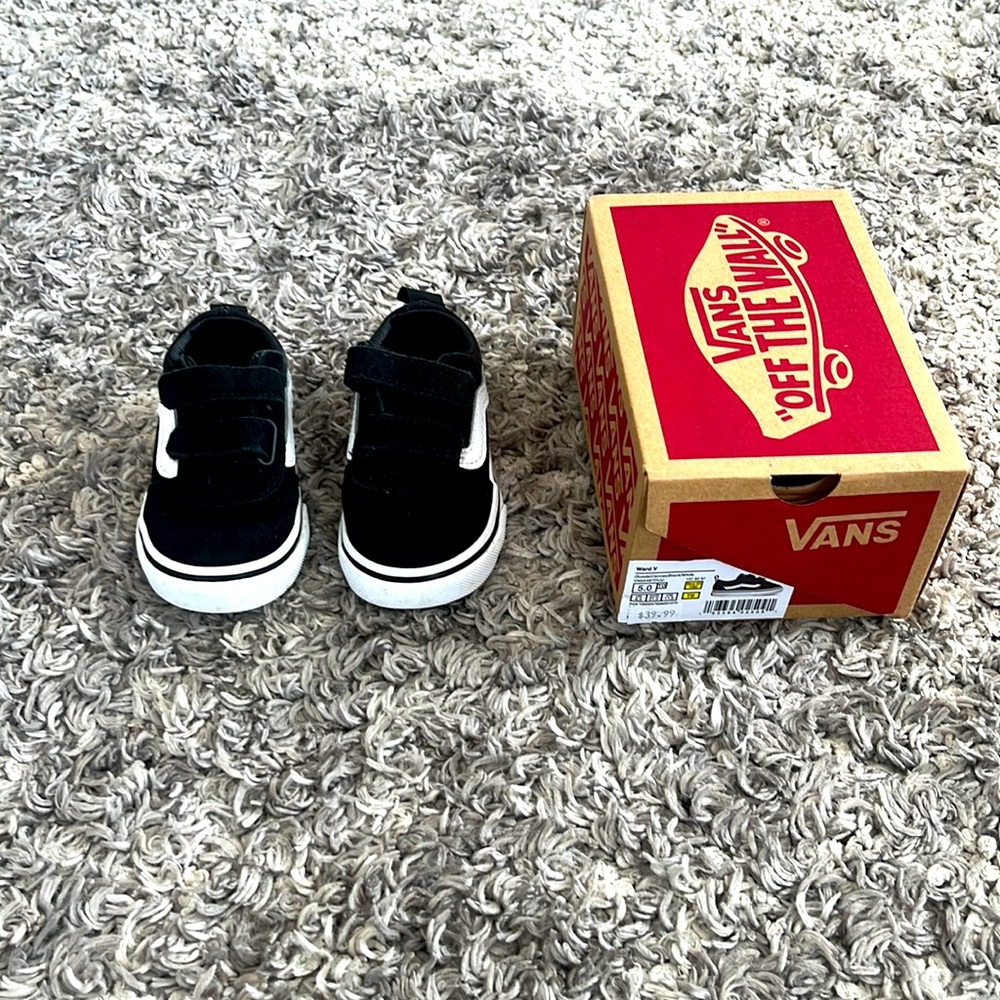 Vans Toddler Size 5 Ward V Black and White